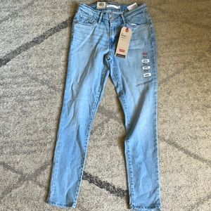 Brand new! Levi’s 711 Skinny “2 short”
